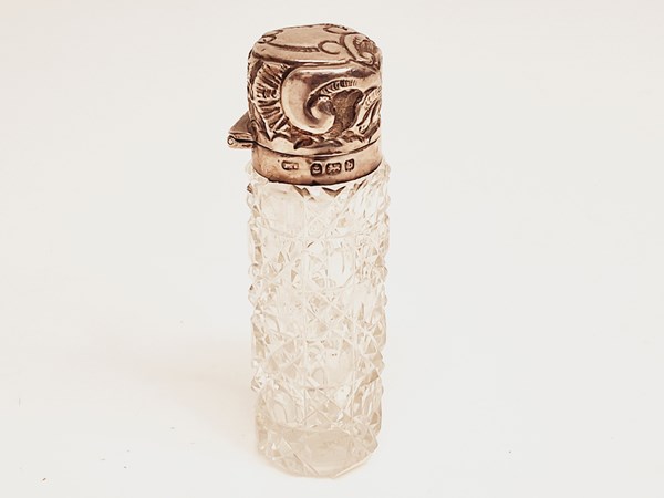 Lot 1079 - PERFUME BOTTLE