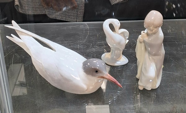 Lot 1202 - PORCELAIN FIGURINES