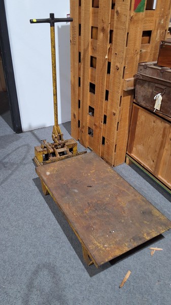 Lot 499 - PALLET TROLLEY