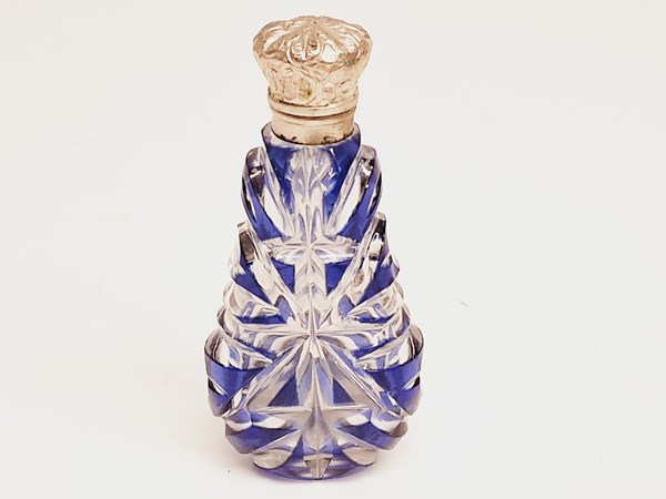 Lot 1078 - BLUE OVERLAY GLASS PERFUME BOTTLE