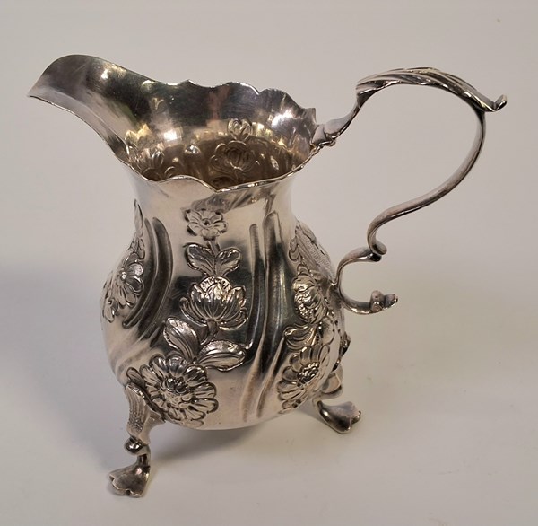 Lot 1063 - SILVER JUG