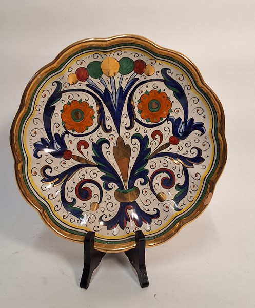 Lot 1342 - DERUTA PLATE