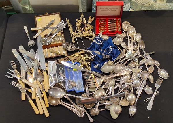 Lot 1388 - ASSORTMENT OF CUTLERY