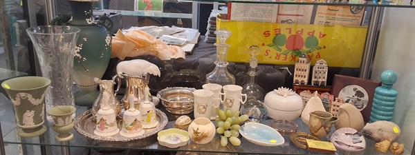 Lot 1172 - PRETTY DECOR & MORE