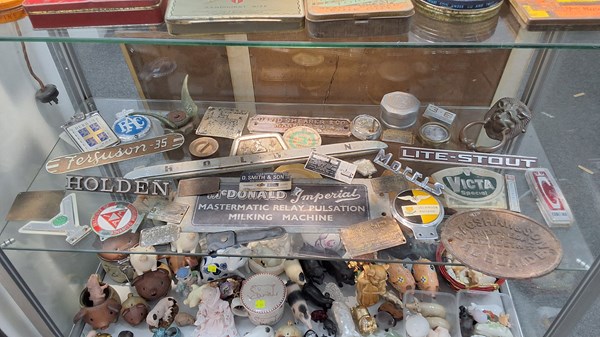 Lot 1488 - BADGES AND PLAQUES