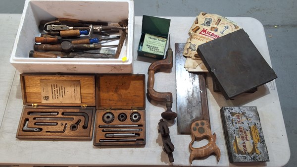 Lot 304 - TOOLS