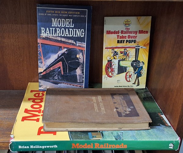 Lot 1446 - MODEL TRAIN BOOKS