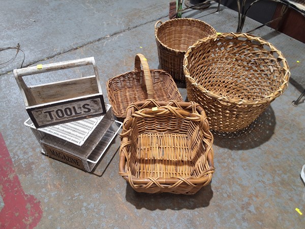 Lot 494 - BASKETWARE