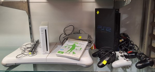 Lot 1394 - GAME CONSOLES