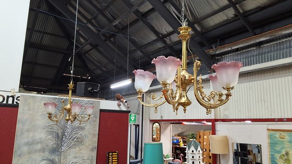 Lot 63 - HANGING LIGHTS