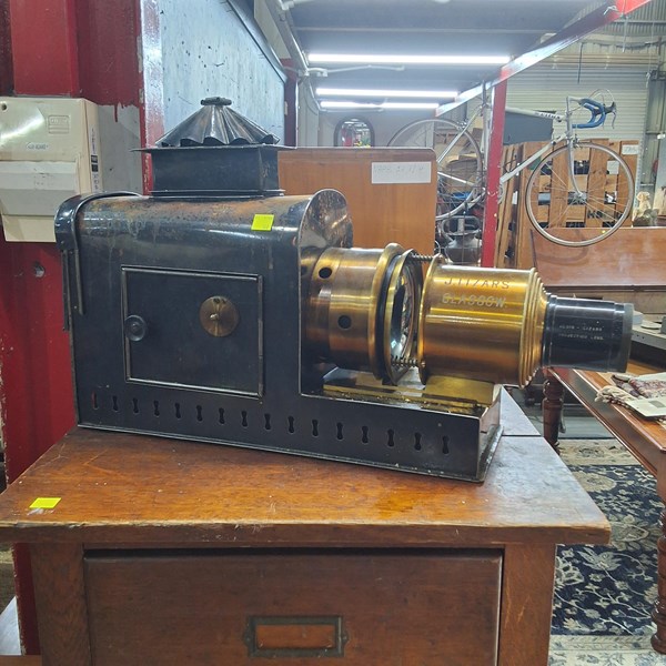 Lot 257 - MAGIC LANTERN