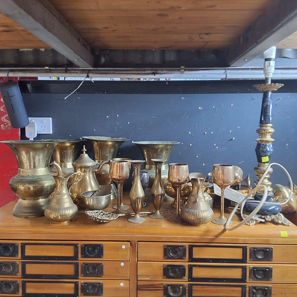 Lot 258 - BRASSWARE