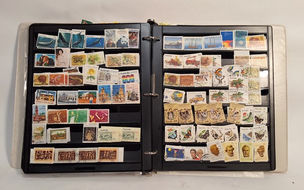 Lot 1305 - STAMP ALBUM