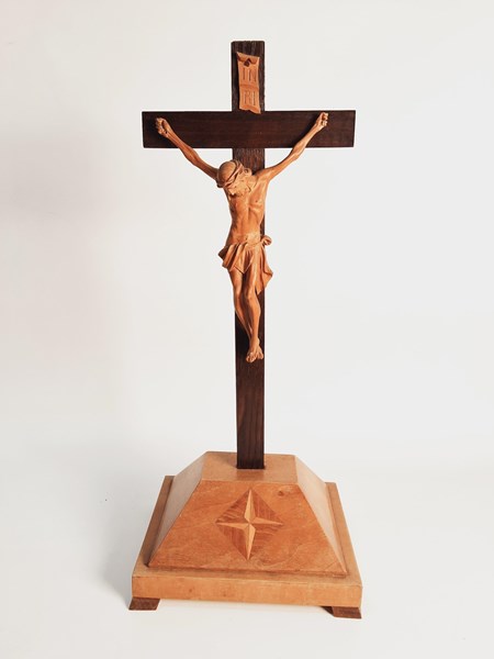 Lot 1274 - CRUCIFIX ON INLAID BASE