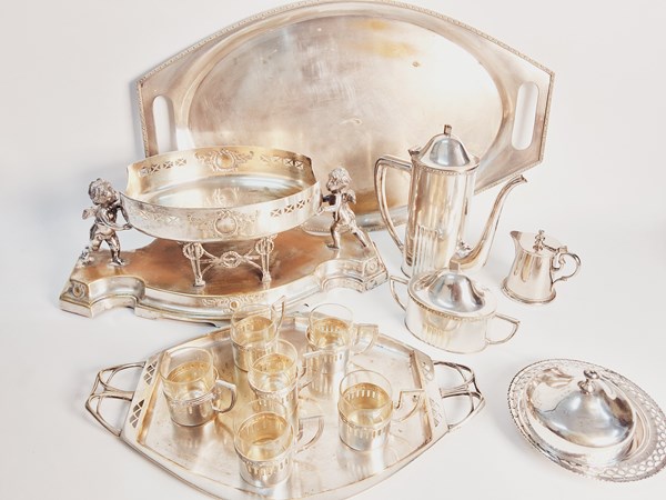 Lot 1242 - SILVERPLATE TABLEWARE