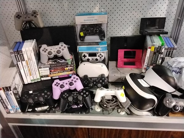 Lot 1244 - GAMING CONSOLES & ACCESSORIES