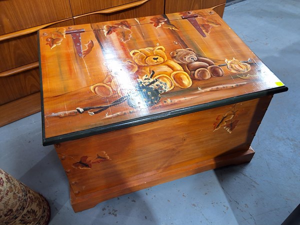 Lot 250 - TOY BOX