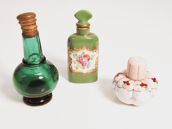 Lot 1198 - PERFUME AND SCENT BOTTLES (3)