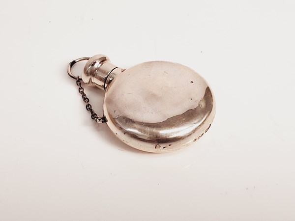 Lot 1070 - SILVER PERFUME FLASK