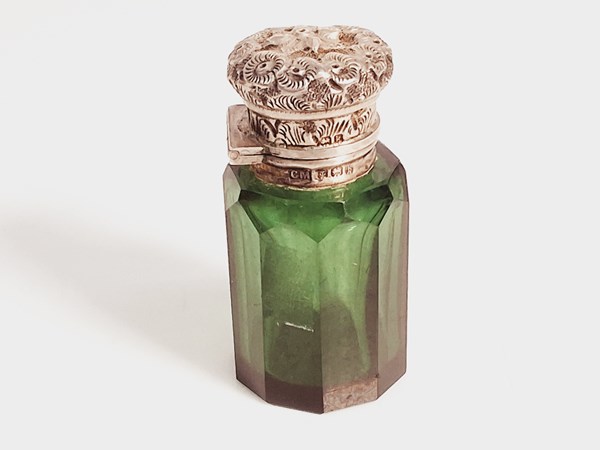 Lot 1065 - GREEN GLASS PERFUME BOTTLE