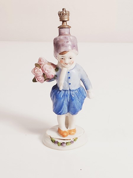 Lot 1064 - PORCELAIN FIGURAL SCENT BOTTLE