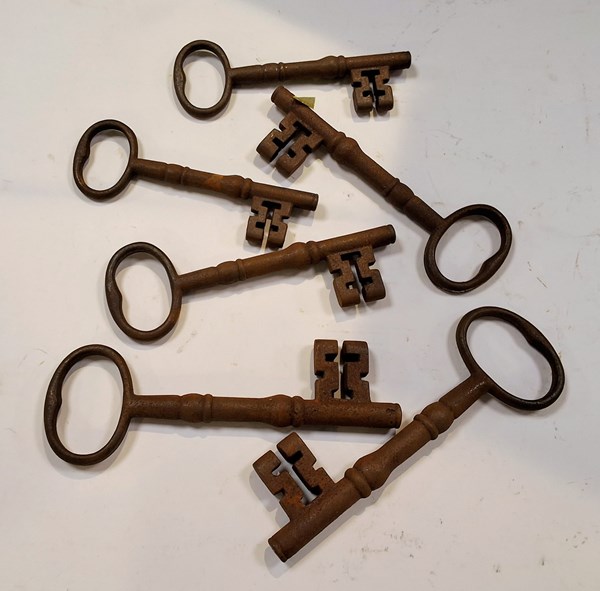 Lot 1196 - KEYS