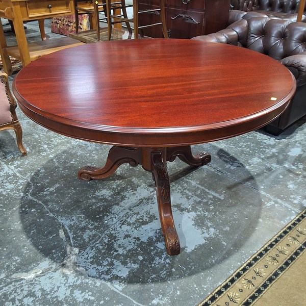 Lot 169 - BREAKFAST TABLE