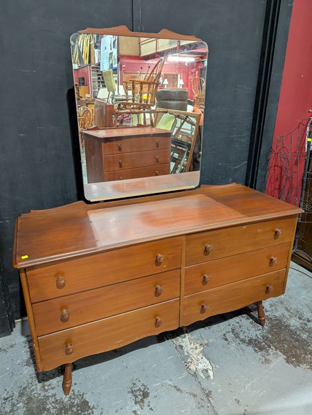 Lot 114 - DRESSING CHEST