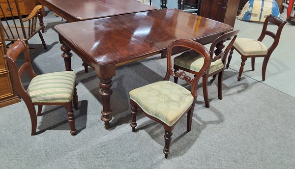 Lot 278 - DINING SUITE