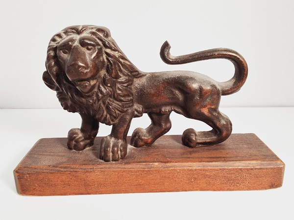 Lot 1332 - CAST LION DOORSTOP