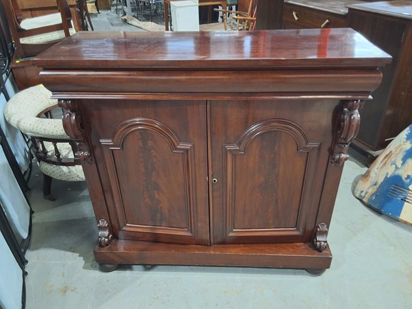 Lot 242 - VICTORIAN MAHOGANY SIDEBOARD