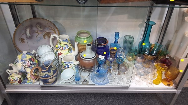 Lot 1530 - POTTERY & GLASSWARE