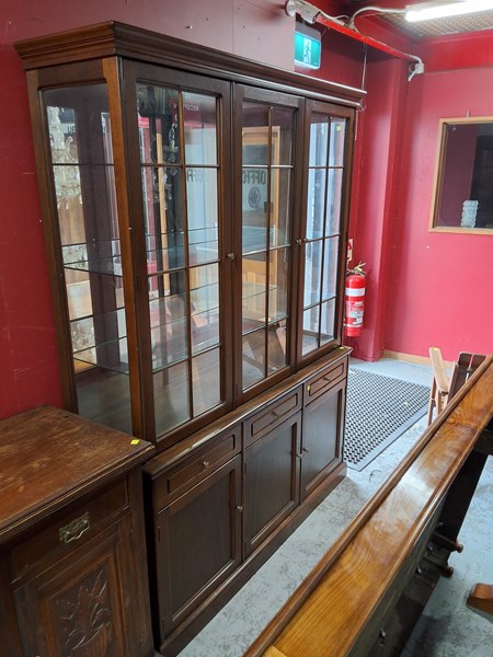 Lot 57 - DISPLAY CABINET