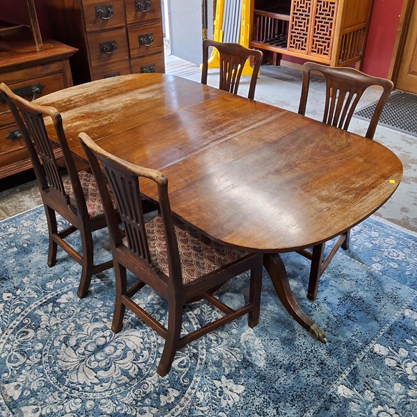 Lot 186 - DINING SUITE
