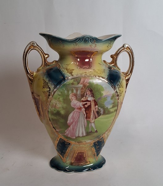Lot 1318 - ROYAL VERONA VASE