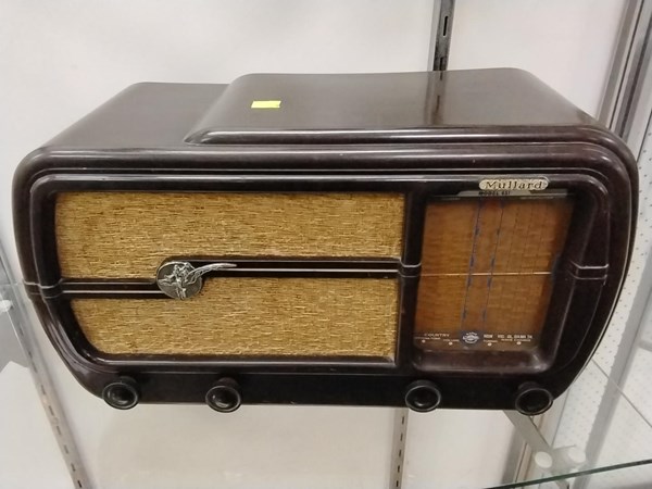 Lot 1261 - MULLARD BAKELITE RADIO