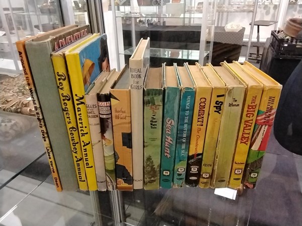 Lot 1161 - VINTAGE CHILDRENS BOOKS