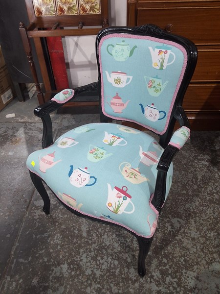 Lot 61 - ARMCHAIR