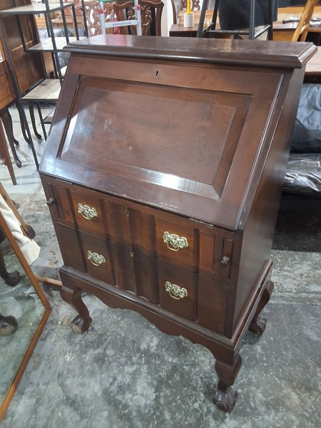 Lot 323 - WRITING BUREAU