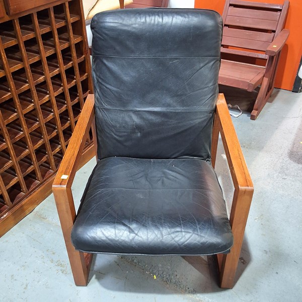 Lot 404 - ARMCHAIR