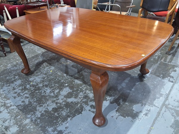 Lot 193 - DINING TABLE