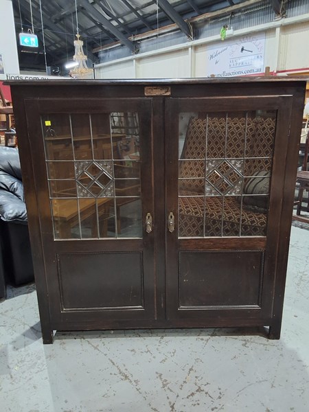 Lot 182 - RECORD CABINET