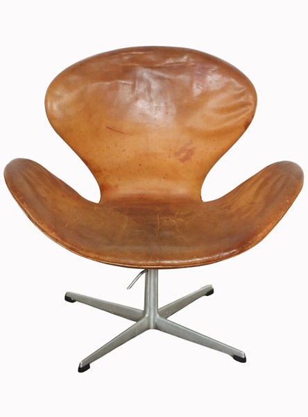 Lot 130 - SWAN CHAIR