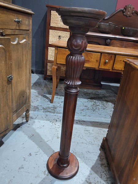 Lot 144 - PEDESTAL