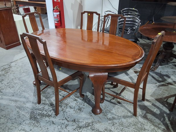 Lot 140 - DINING SUITE