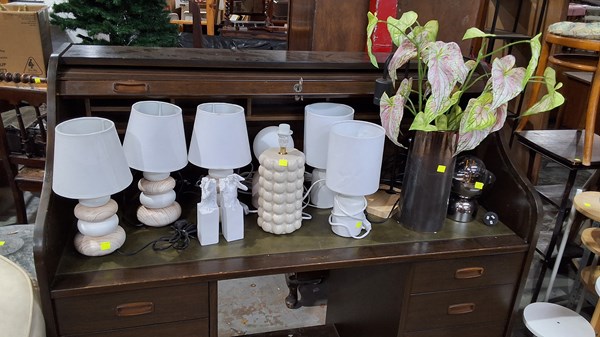 Lot 288 - TABLE LAMPS