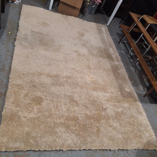 Lot 237 - SHAGGY RUG