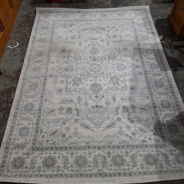 Lot 227 - RUG