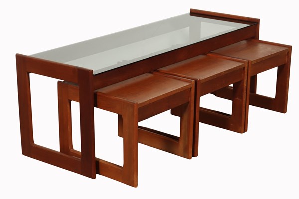 Lot 118 - NEST OF TABLES