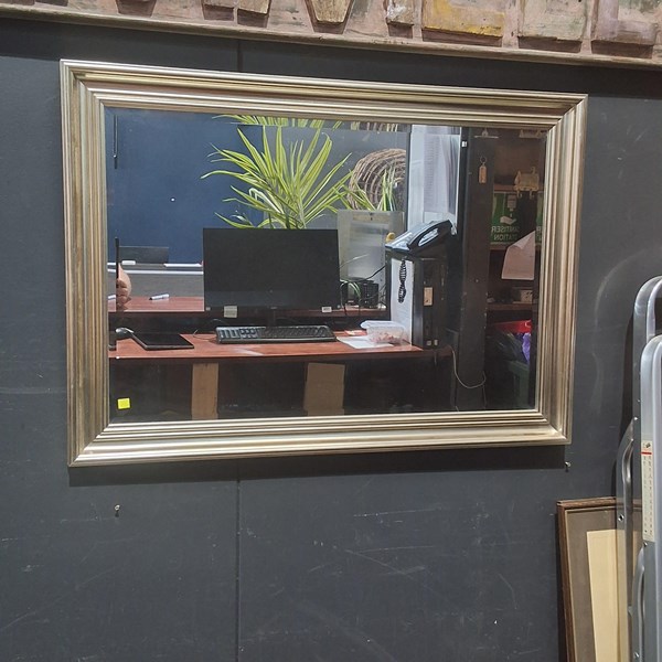 Lot 478 - MIRROR